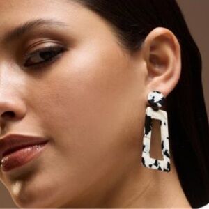 Black and White Geometric Tortoiseshell Earrings